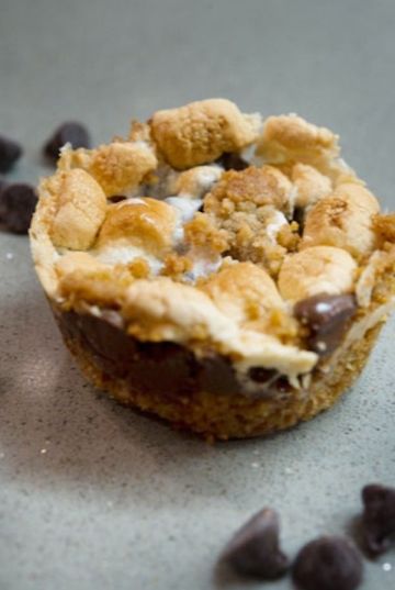 These s'more cookies look SO good! 