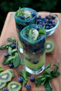 Kiwi blueberry mojitos: yes, please  