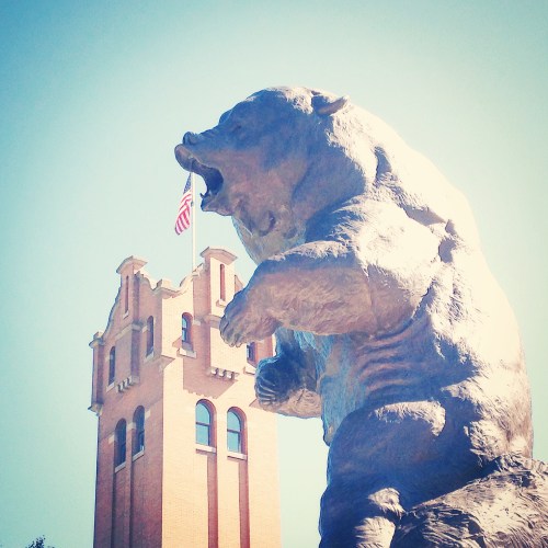 A statue outside of the Boone and Crockett Museum
