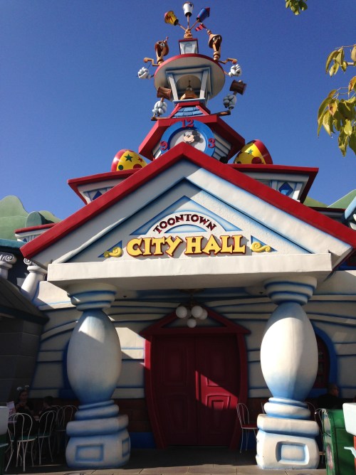 We found several City Halls (a vacation must for me...) Here is Toon Town's City Hall! 